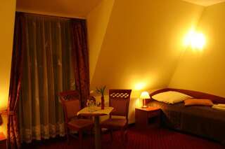 Отель Hotel Karolinka Gogolin Стандартный двухместный номер с 2 отдельными кроватями-2