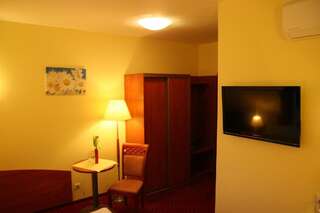Отель Hotel Karolinka Gogolin Стандартный двухместный номер с 2 отдельными кроватями-25