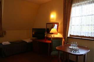 Отель Hotel Karolinka Gogolin Стандартный двухместный номер с 2 отдельными кроватями-39